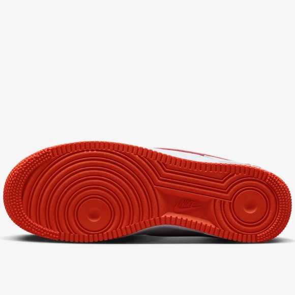 NIKE NWT in box Air Force 1 in white and picante - Picture 3 of 4